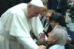 Папата ја истакна важноста на старите луѓе за општеството