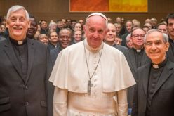 Папата ги поттикна Исусовците да излезат на перифериите