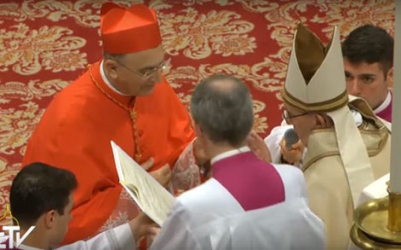 Кардинал Зенари се обрати до папата Фрањо во името на новите кардинали
