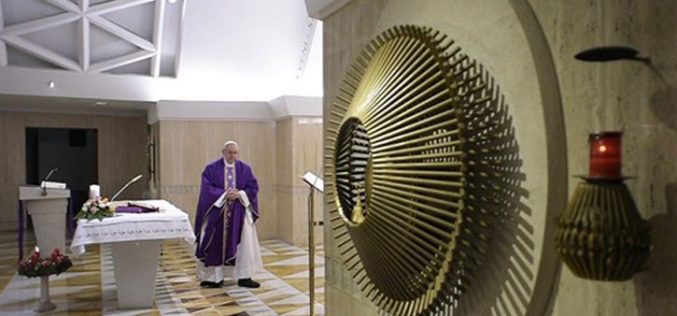 Папата: Во срцето сите носиме отпор кон благодатите