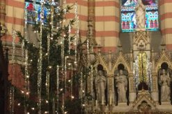 Украсување на елка – религиозен или пагански обичај?