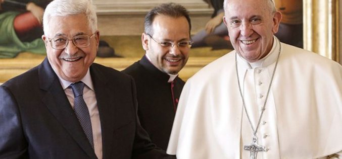 Папата го прими во аудиенција палестинскиот претседател Абаз