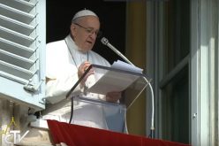 Папата повика на молитва за жртвите од земјотресот во Италија