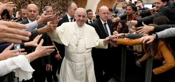 Папата: Никогаш не наметнувајте услови на Бог