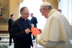 Папата се сретна со новинарите од „Civiltà Cattolica“