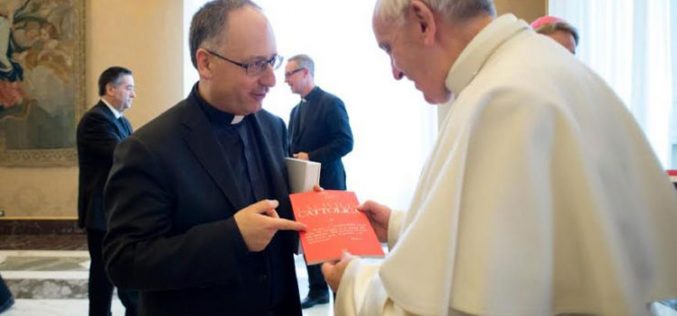 Папата се сретна со новинарите од „Civiltà Cattolica“