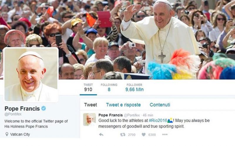 Папата на твитер: Исус е верен пријател Кој никогаш нѐ не напушта