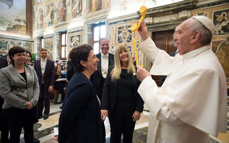 Папата: Дијалогот е израз на љубов
