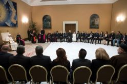 Папата прими меѓурелигиска група од Ирак