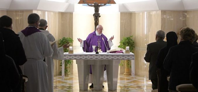 Папата: Крстот е знак на Божјата љубов