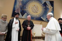 Папата се сретна со делегација на муслимански водачи од Велика Британија