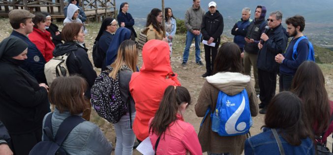 Крстен пат на Водно за мир во Македонија
