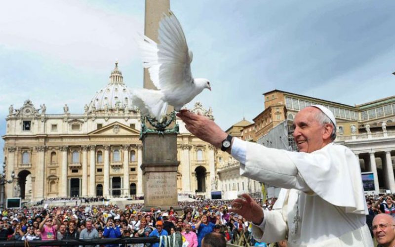 Папата повика на молитва за мир во Македонија