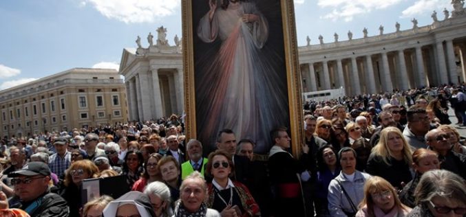 Папата: Милосрдието е клучот за живот со вера