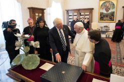 Папата се сретна со претседателот Трамп