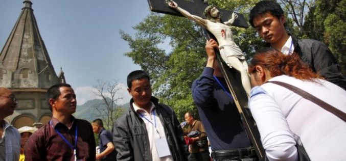 Папата повика на молитва за католиците во Кина
