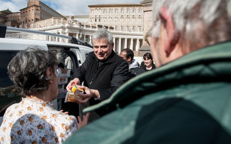 Папскиот делител на милостина го отстапил станот на бегалци
