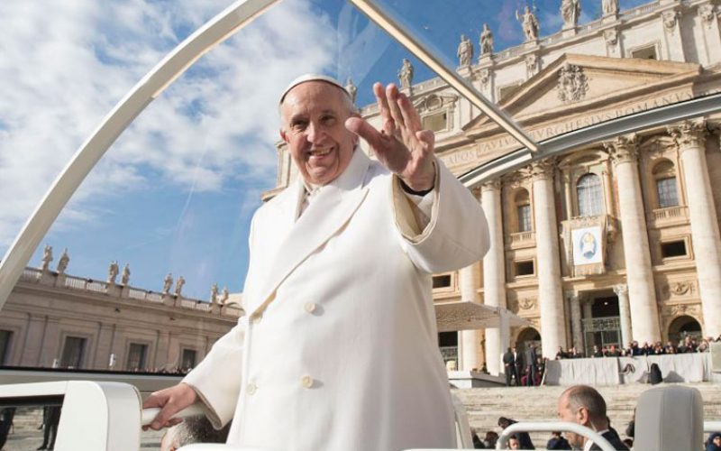 Папата: Сите можеме и треба да бидеме свети