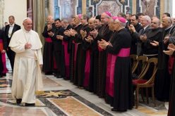 Папата до ROACO: Бидете мост меѓу Исток и Запад