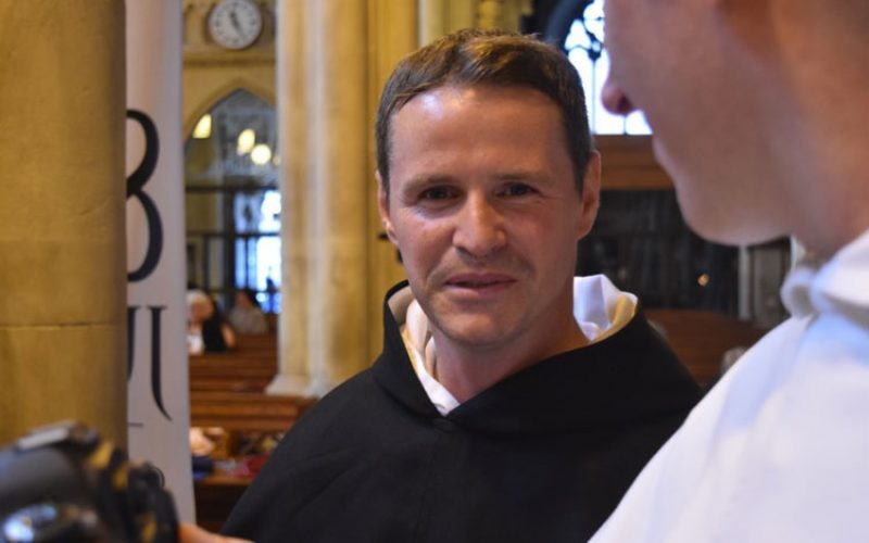 Поранешниот фудбалер на Манчестер Јунајтед ракоположен за свештеник