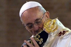 Папата Фрањо: Не плашете се да ја сузбивате корупцијата