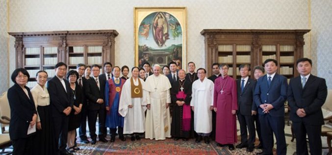 Папата се сретна со верските водачи од Кореја