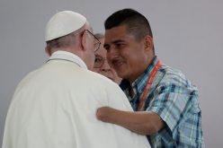 Папата на Твитер за важноста на помирувањето и вистината