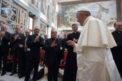 Папата загрижен за ксенофобијата кон мигрантите и бегалците
