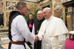 Папата до трапистите: Вашите манастири се привилигирано место на мирот