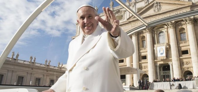 Папата упати апел за мир во светот и заштита на создаденото