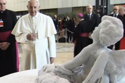 Папата на ФАО подари склуптура со малиот Ајлан