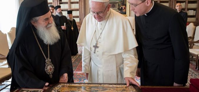 Папата до патријархот Теофил III: Да работиме за единство