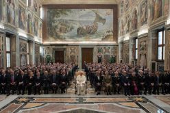 Папата инсистира да се штити човековото достоинство