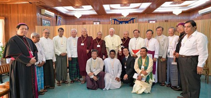 Папата се сретна со верските водачи во Мјанмар