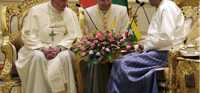 Папата се сретна со претседателот на Мјанмар Хин Kjo