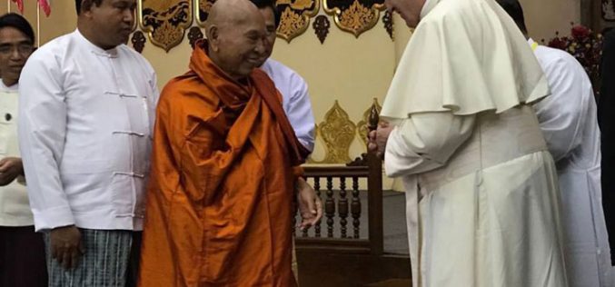 Папата се сретна со будистичките монаси