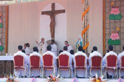 Папата ракоположи 16 свештеници во Дака
