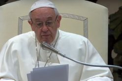 Папата: Да ги подготвуваме срцата за Литургијата