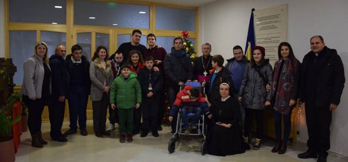 Бискупот Стојанов се сретна со децата од Центарот „Мајка Тереза“