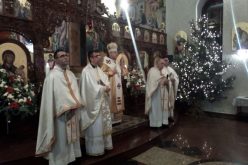 Епископот Стојанов служеше божиќна Литургија во Струмица