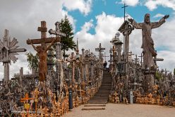 Литванија: Рид со сто илјади крстови