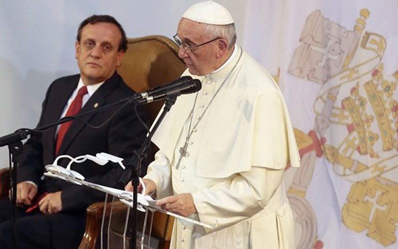 Папата ги поттикна чилеанските интелектуалци да промовираат национален соживот