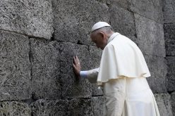 Пораката на Папата на Твитер за Меѓународниот ден на сеќавање на холокаустот