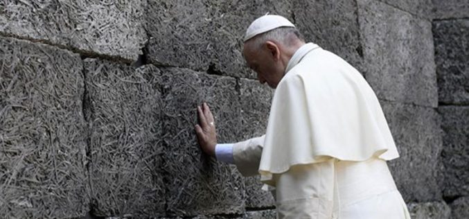 Пораката на Папата на Твитер за Меѓународниот ден на сеќавање на холокаустот