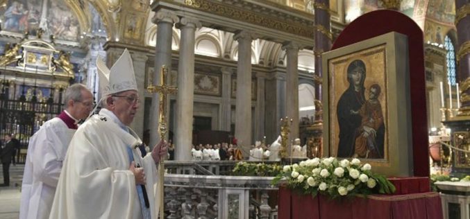 Папата: Во домот каде што има икона на Божјата Мајка ѓаволот не влегува