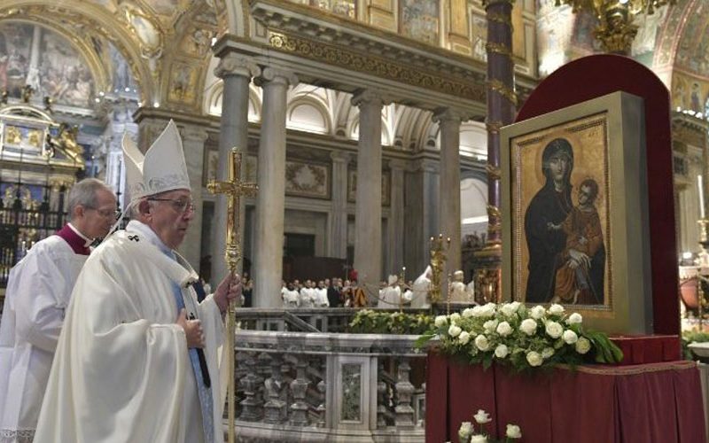 Папата: Во домот каде што има икона на Божјата Мајка ѓаволот не влегува