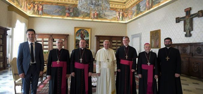 Папата до епископите од Руската федерација: Бидете со народот
