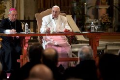 Папата до паросите: Бидете близу до народот и слушајте го
