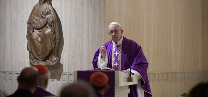 Папата: Да молиме за милоста срам и да не ги судиме другите