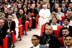 Папата одговараше на прашања на млади